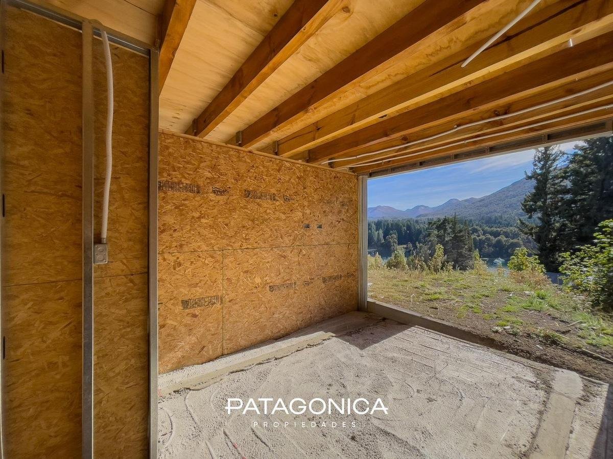 Interior con vista a la montaña